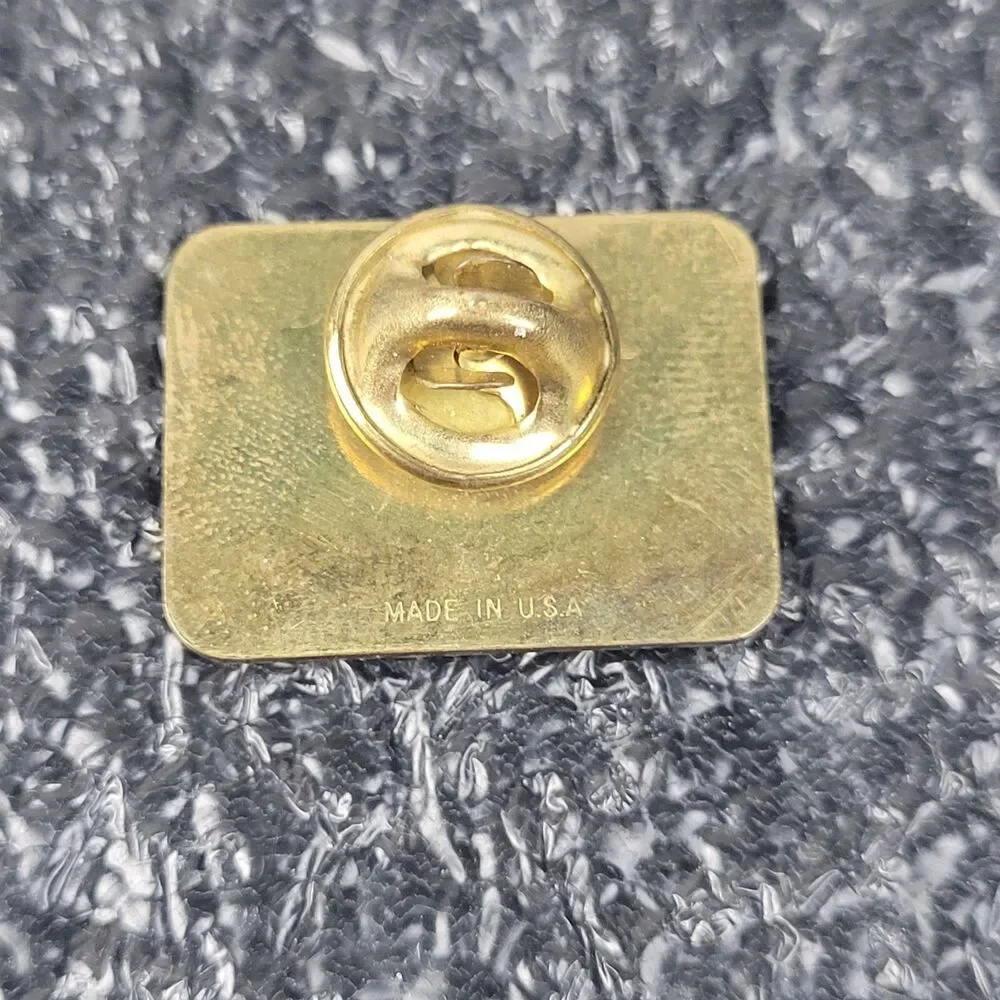 Vintwge Eureka Springs Arkansas Enameled Ozarks Lapel Pin